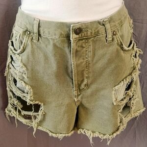 We The Free~Free People~Urban Outfitters~ Distressed Army Green Shorts~size 31